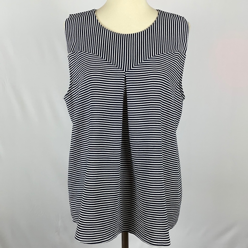 Monteau Sleeveless Blouse with Center Pleat and Keyhole in Back - Size XL